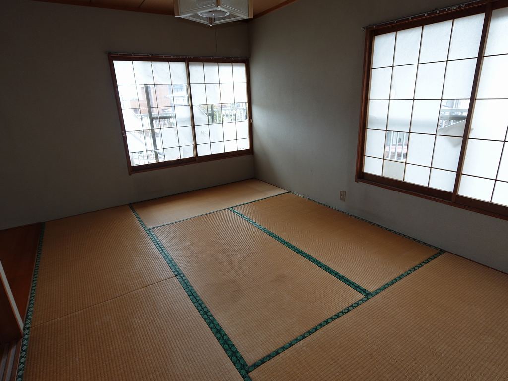 1980s steel-frame house, 17-min walk to station, Nagano