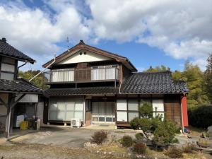 1970s wood house on a large plot in Niigata