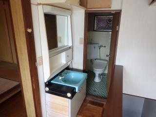 1970s concrete house, 1-min walk to station, Oita