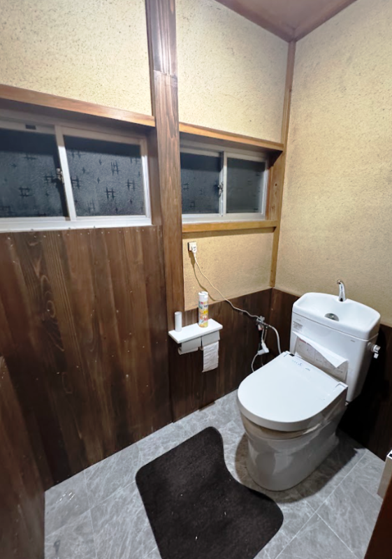 Detached house with custom loft and furnished items, ready for minshuku application
