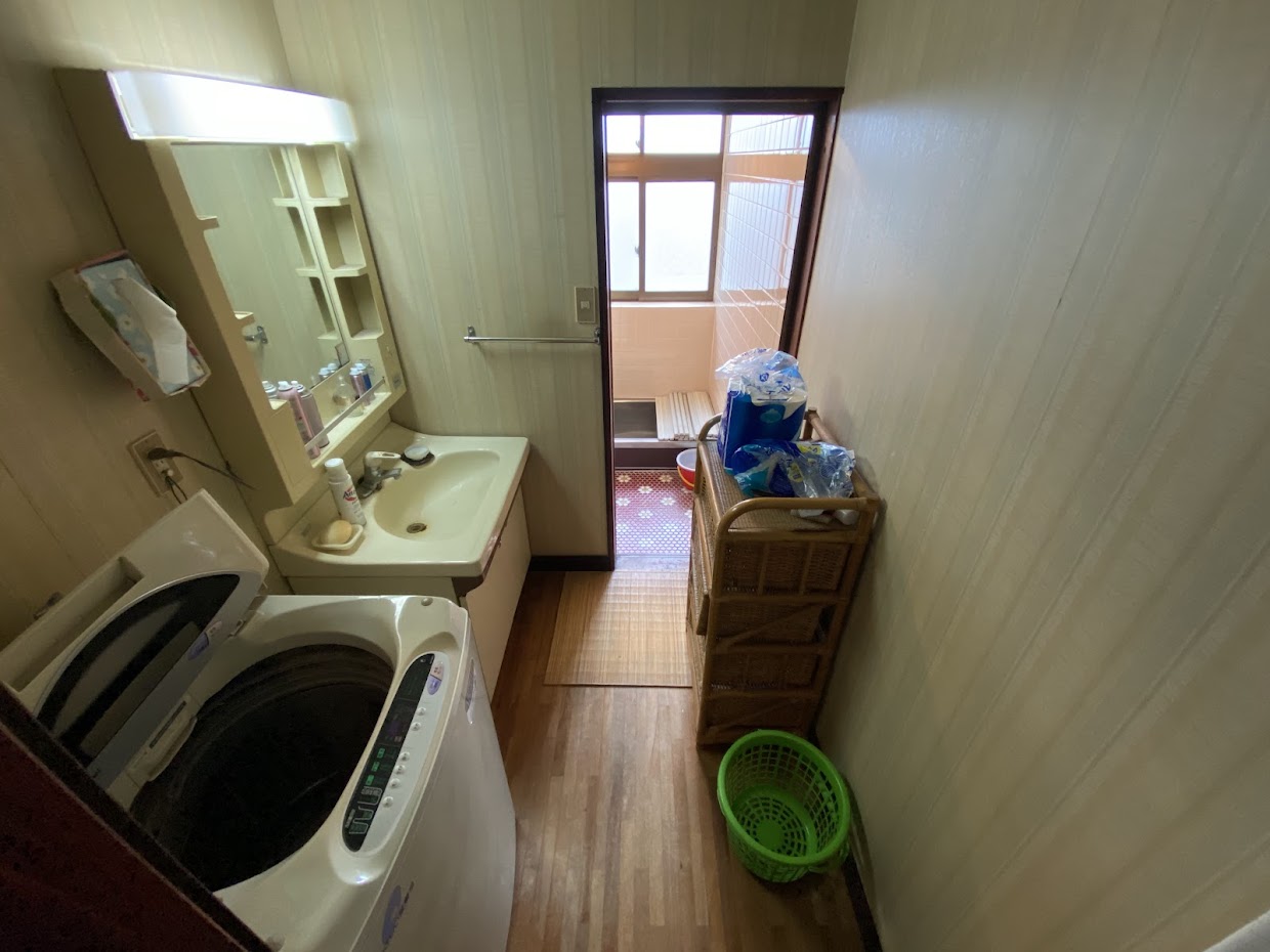 1940s wood house on a large plot in Toyama