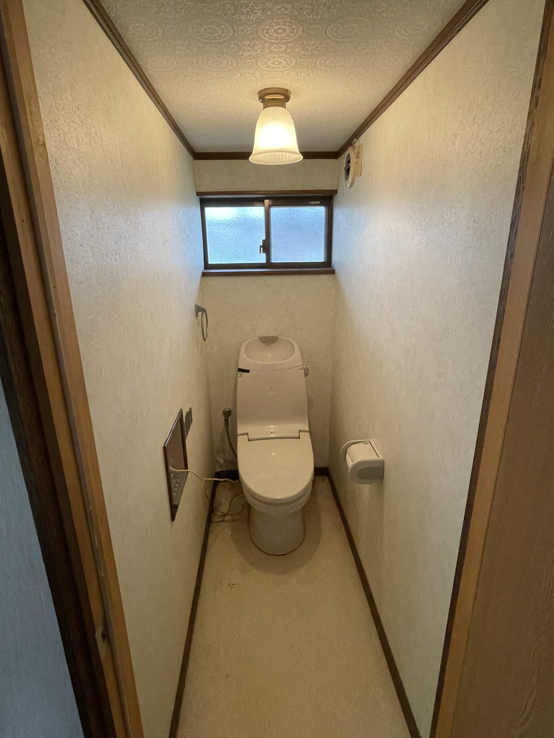 1960s wood house on a large plot in Gifu