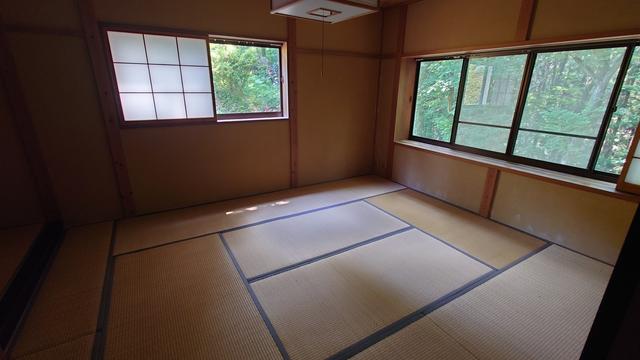 1980s wood house on a large plot in Iwate