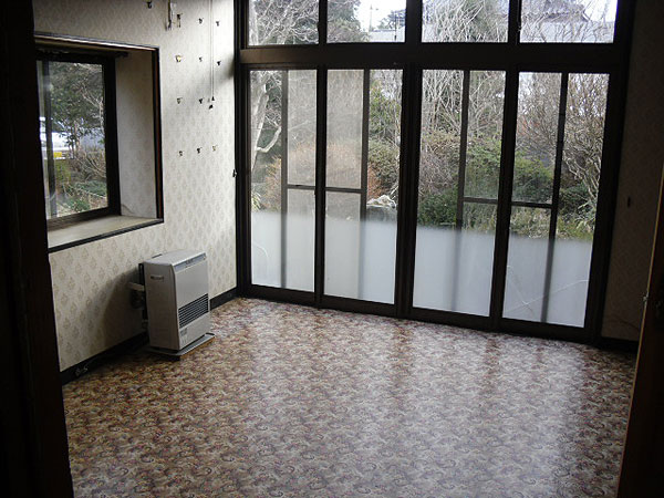 1960s wood house on a large plot in Iwate