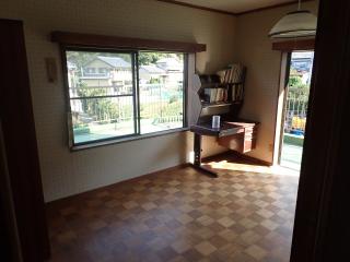 1980s concrete house, 15-min walk to station, Oita
