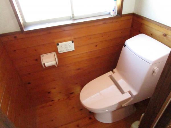 2000s wood house with storehouses in Oita