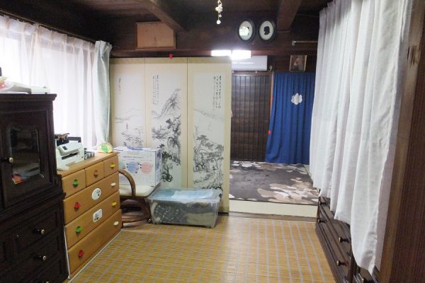 1930s wood house with outbuildings in Shimane