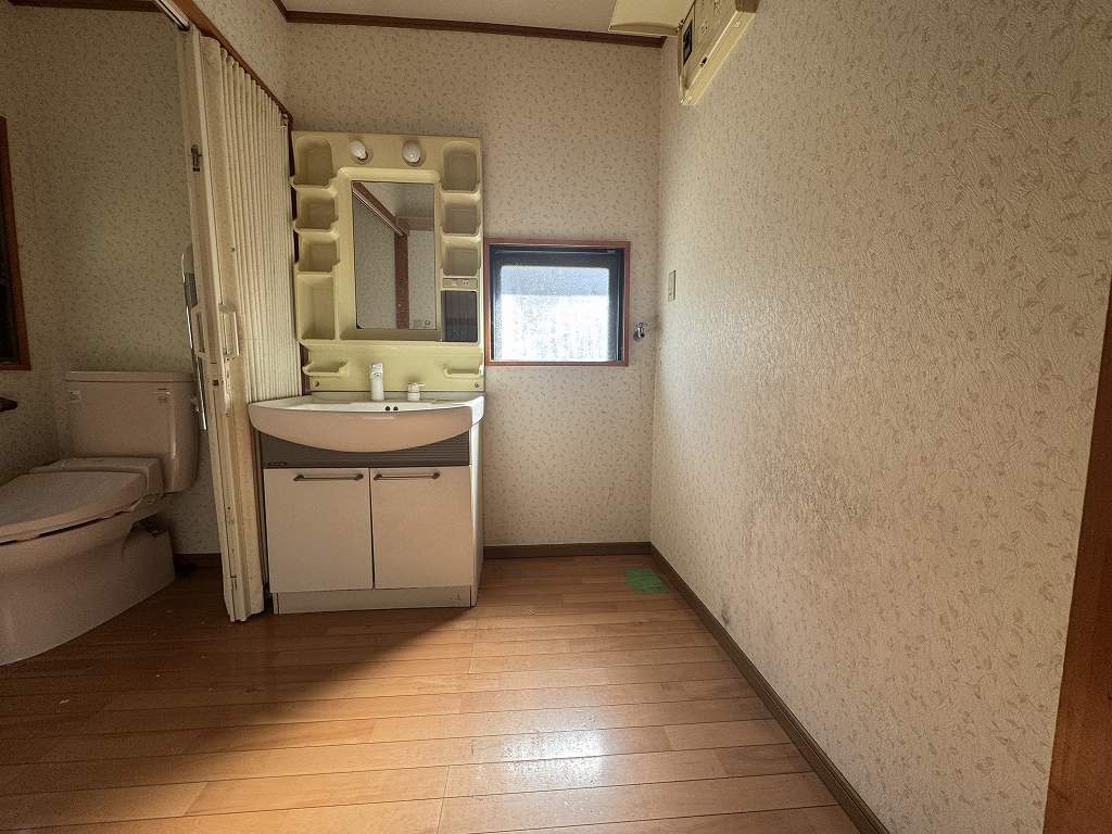 1960s wood house, 11-min walk to station, Nagano