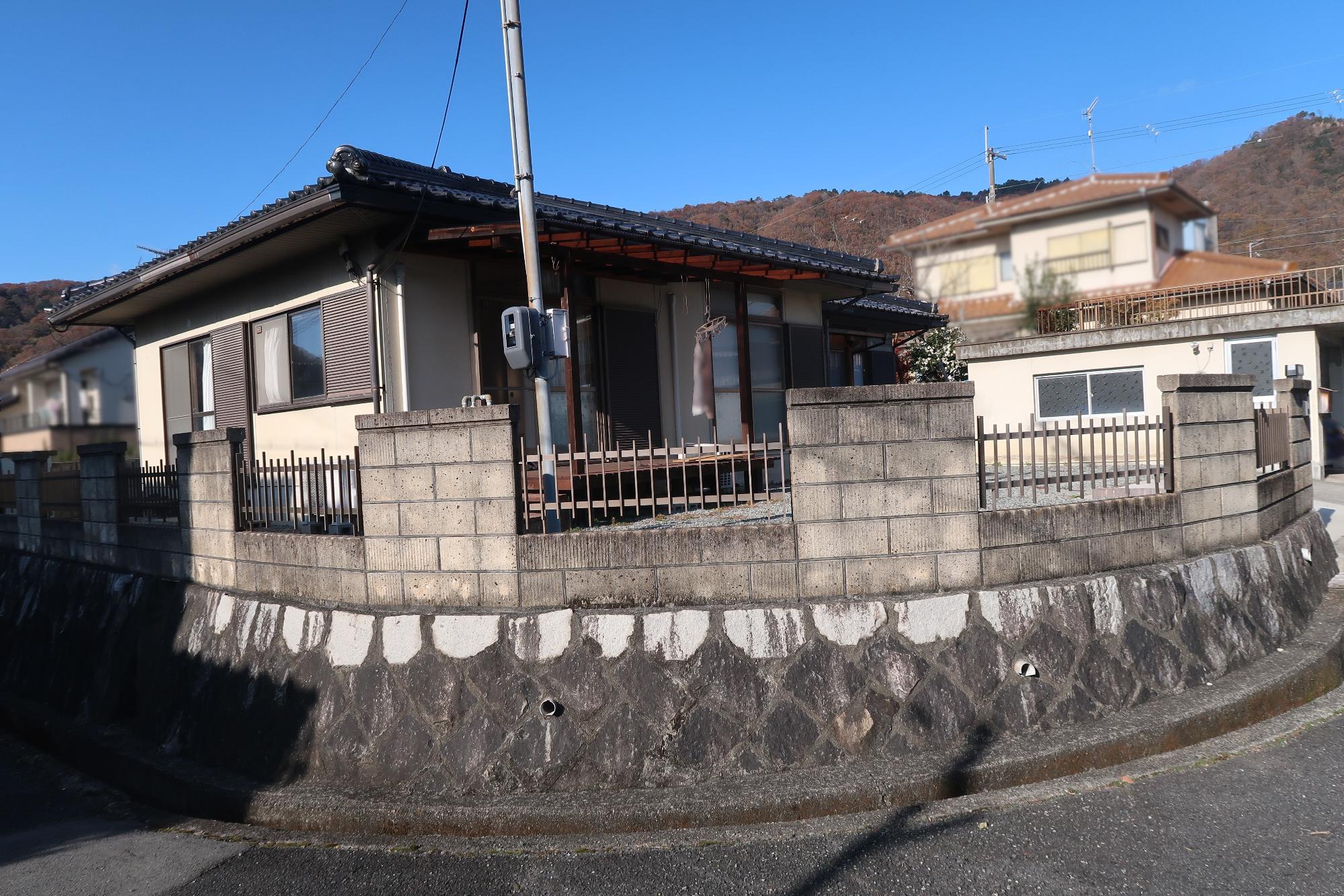 A-119 Compact property on elevated land with good sunlight