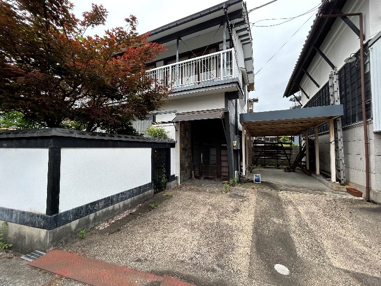 1970s wood house, 5-min walk to station, Fukui