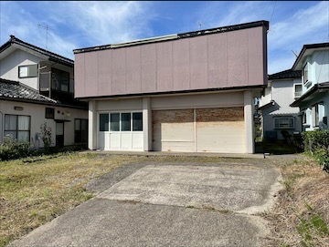 1990s house, 18-min walk to station, Akita
