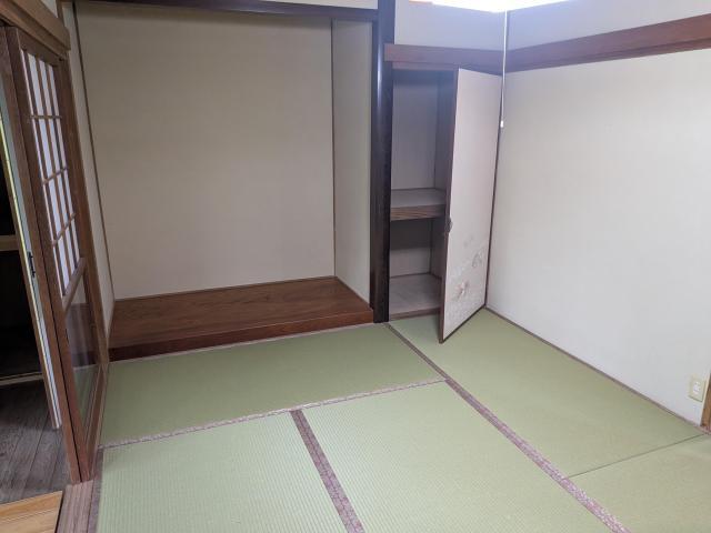 1970s wood house, 19-min walk to station, Nagasaki