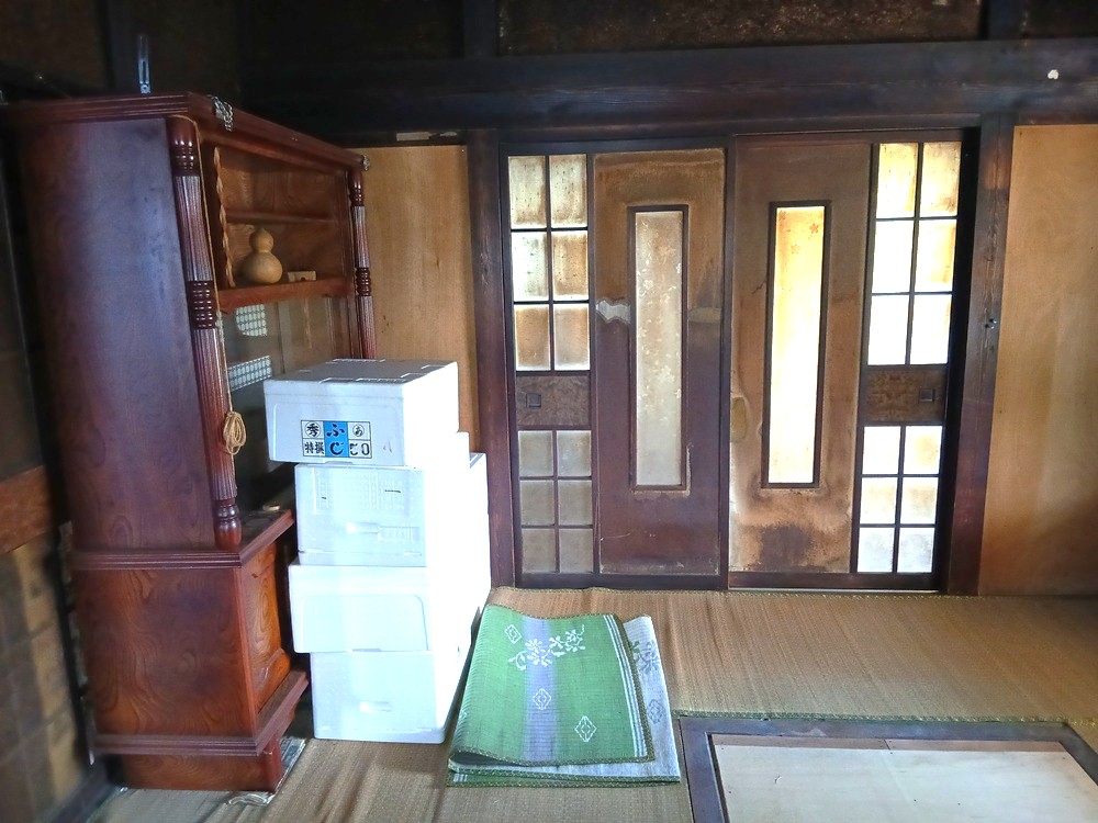 1980s wood house on a large plot in Iwate