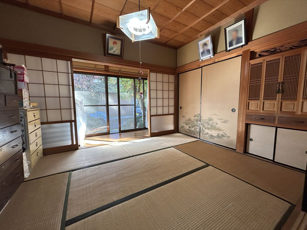 1980s wood house on a large plot in Mie