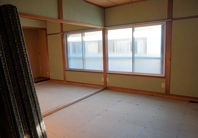 1970s wood house on a large plot in Tatsukushi, Tosashimizu