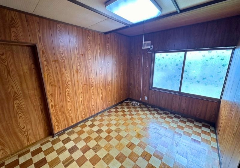 1970s wood house, 3-min walk to station, Hokkaido