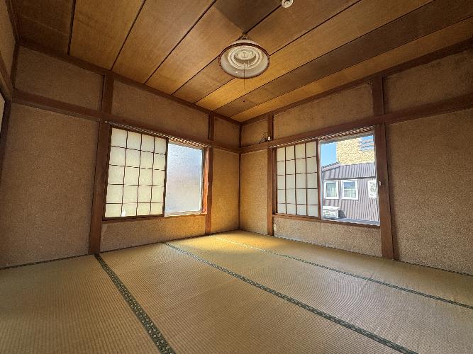 1970s wood house, 6-min walk to station, Tokamachi, Niigata