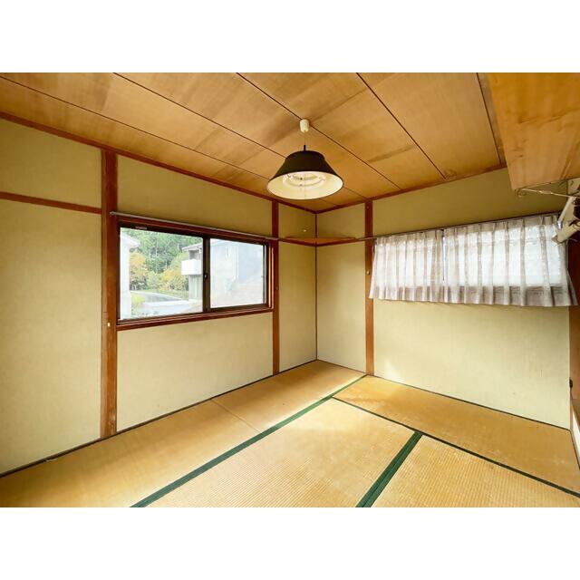 1970s wood house, 14-min walk to station, Mie