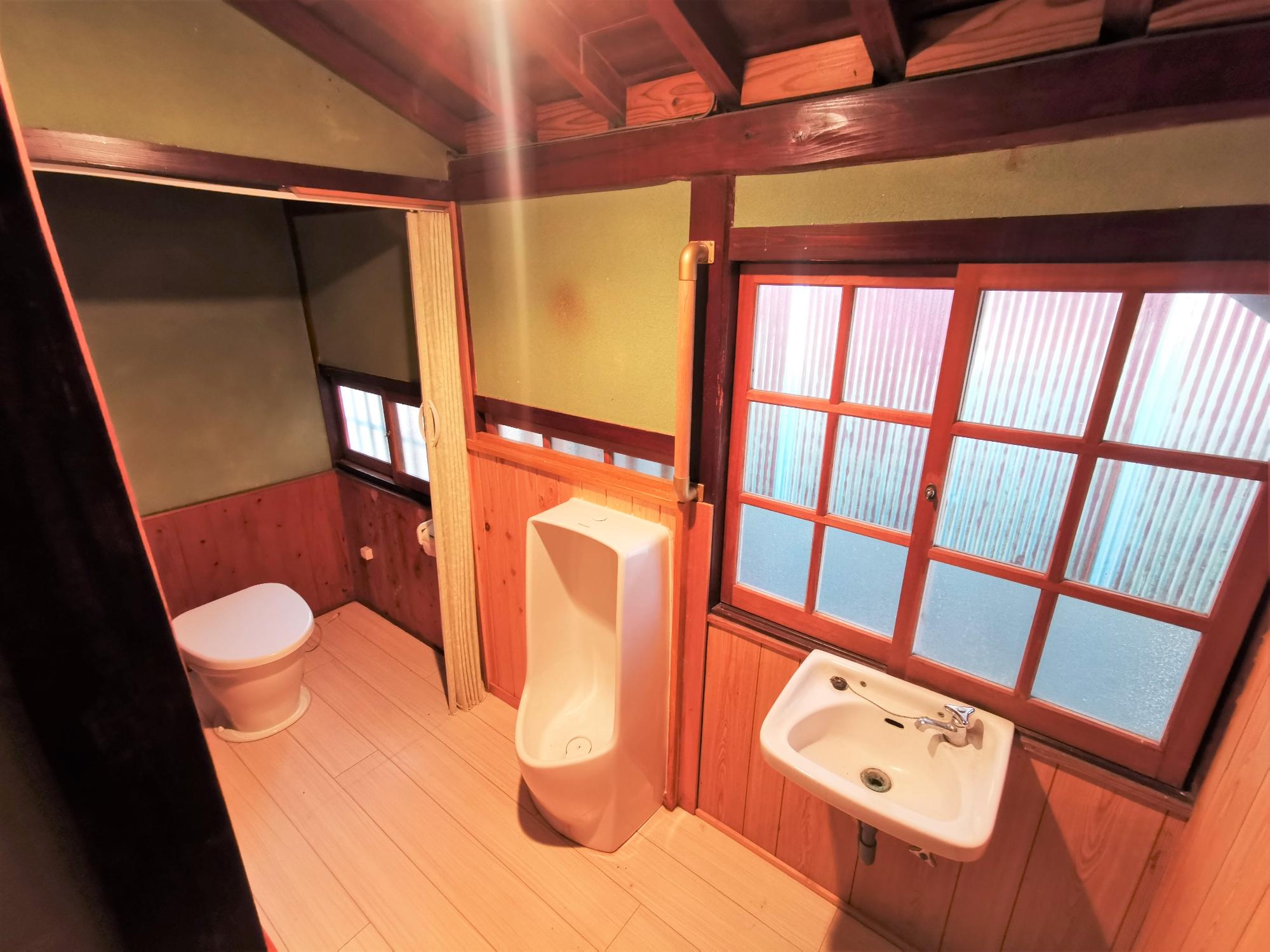 Wood house with outbuildings in Fukuoka
