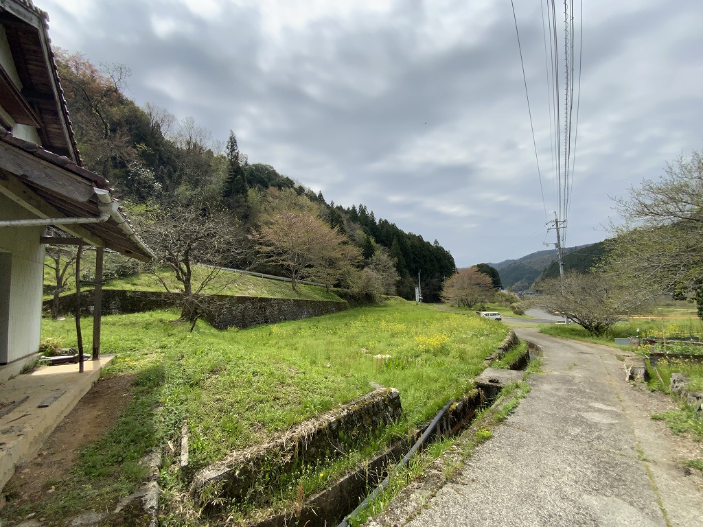 1980s wood house on a large plot in Yamaguchi
