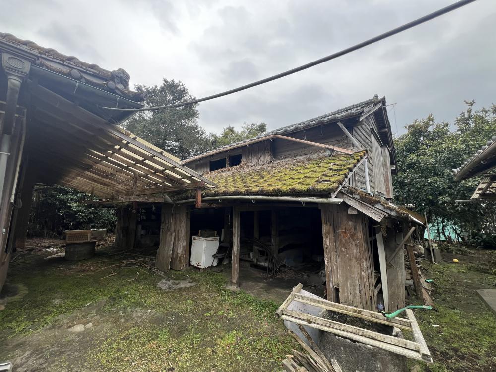 1960s wood house on a large plot in Kanoya, Kagoshima