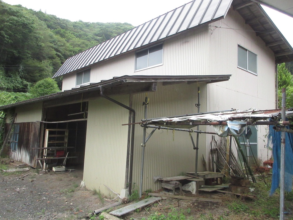 1980s wood house, 12-min walk to station, Iwate
