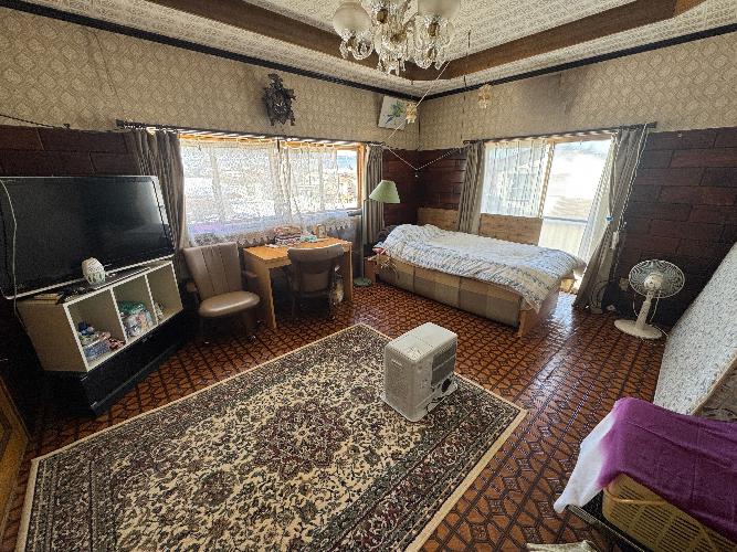 1970s wood house, 14-min walk to station, Tokamachi, Niigata
