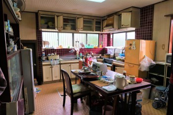 1980s house with outbuildings in Minamisatsuma, Kagoshima