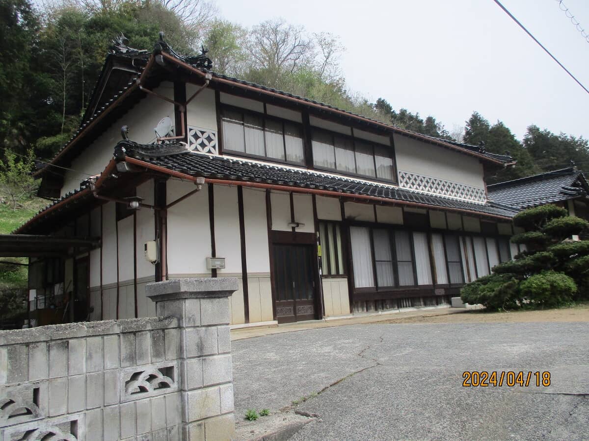 1930s wood house on a large plot in Hiroshima