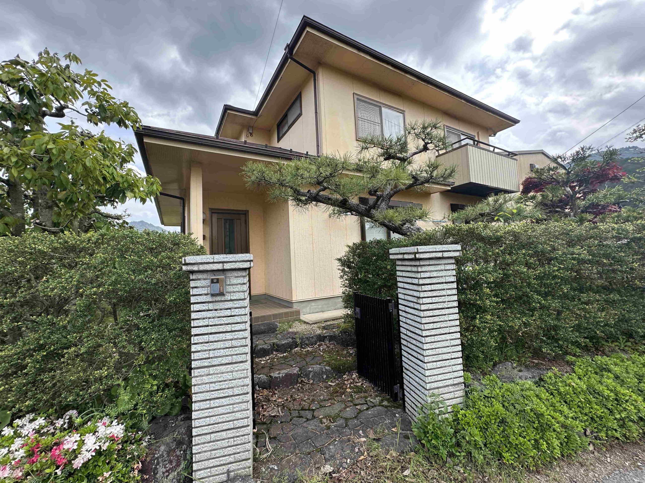 1990s wood house, 18-min walk to station, Gifu