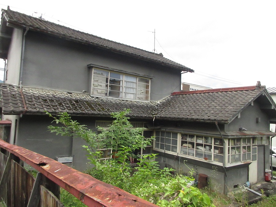 1960s wood house, 12-min walk to station, Iwate