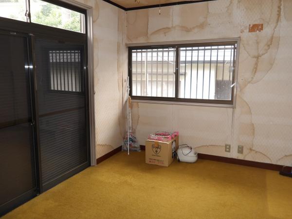 1970s wood house, 6-min walk to station, Ehime