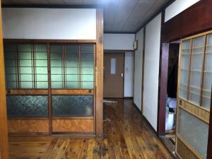 1960s wood house on a large plot in Niigata