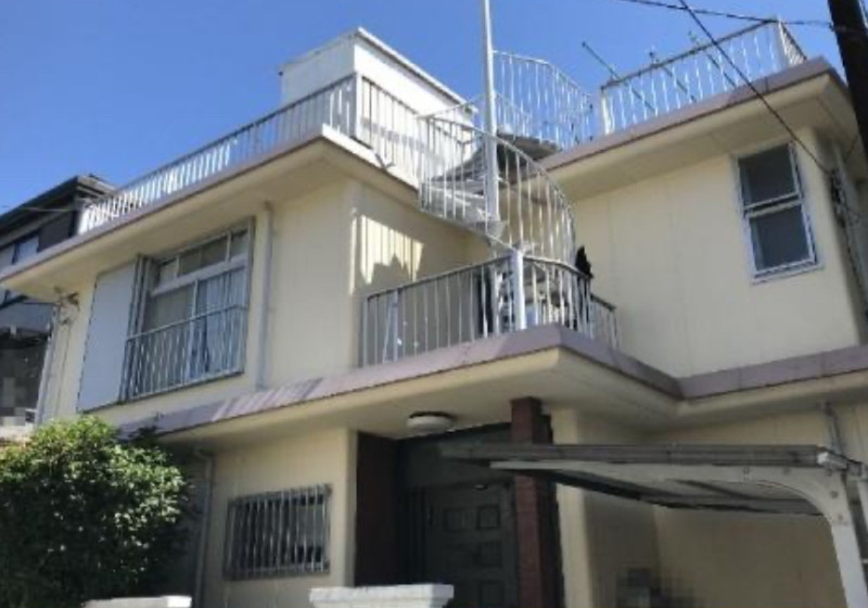 1980s concrete house, 14-min walk to station, Osaka
