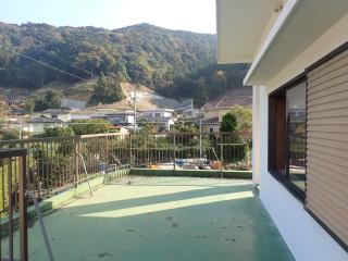 1980s concrete house, 15-min walk to station, Oita