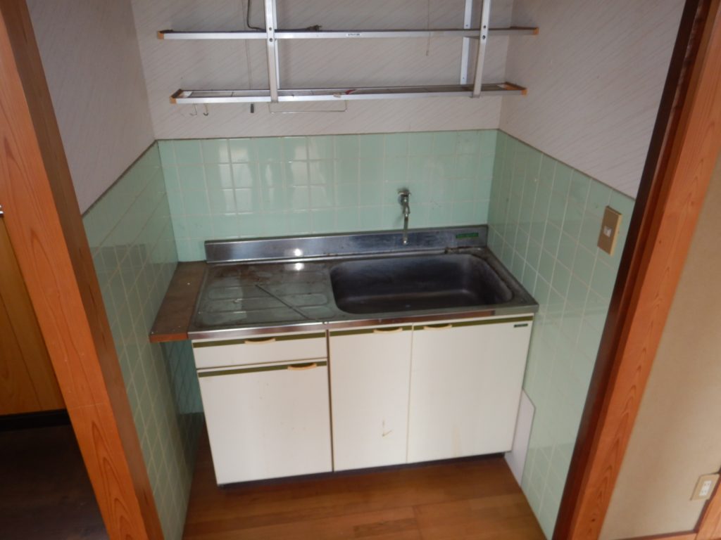 1970s wood house, 15-min walk to station, Ehime