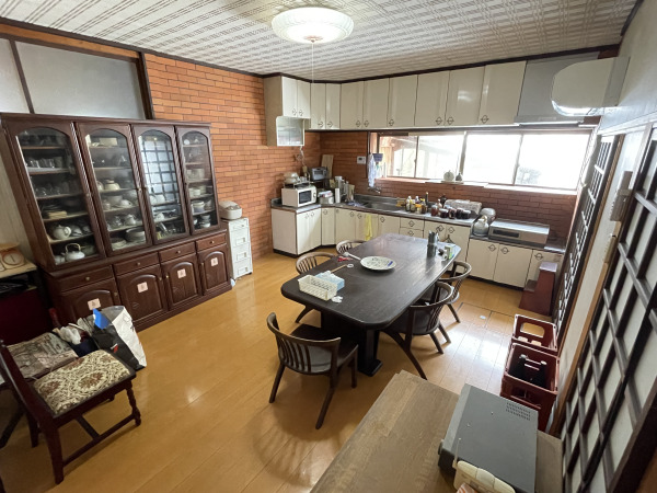 1980s wood house on a large plot in Tottori