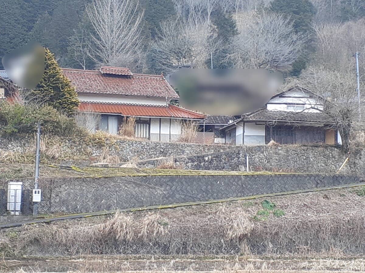 Wood house on a large plot in Hiroshima