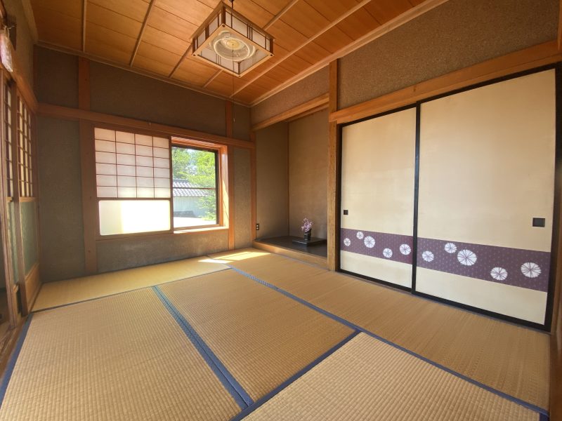 1960s wood house on a large plot in Iwate