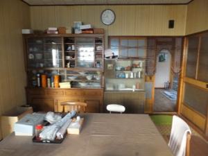 1970s wood house with storehouses in Niigata