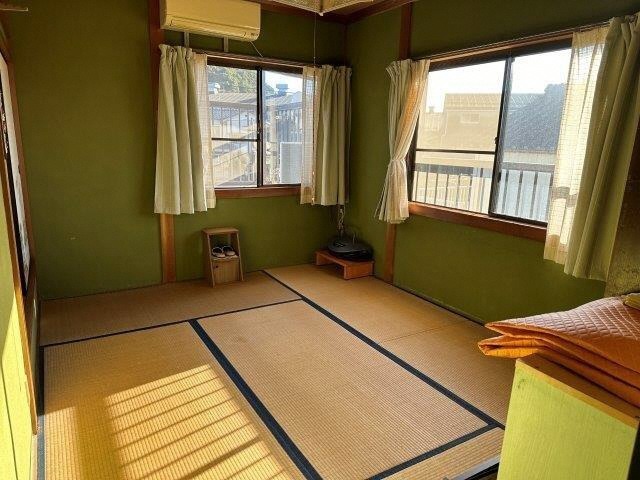 1980s wood house in Kochi