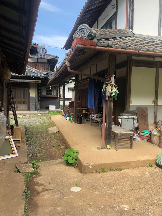 1980s wood house with storehouses in Hiyoshi, Nantan