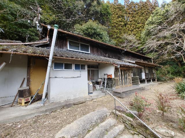 Wood house on a large plot in Nagasaki