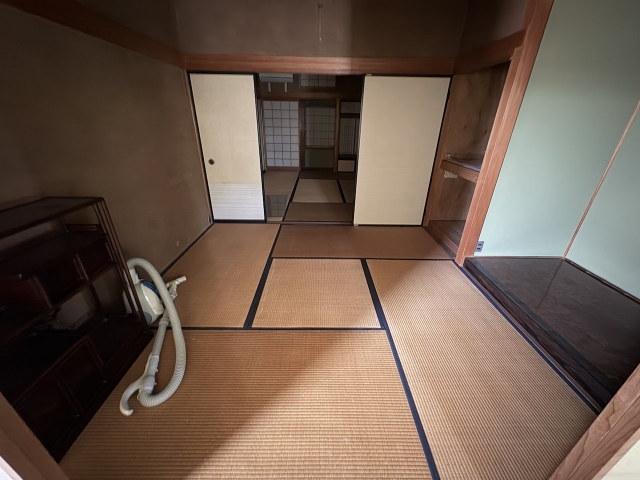 1960s steel-frame house on a large plot in Hyogo