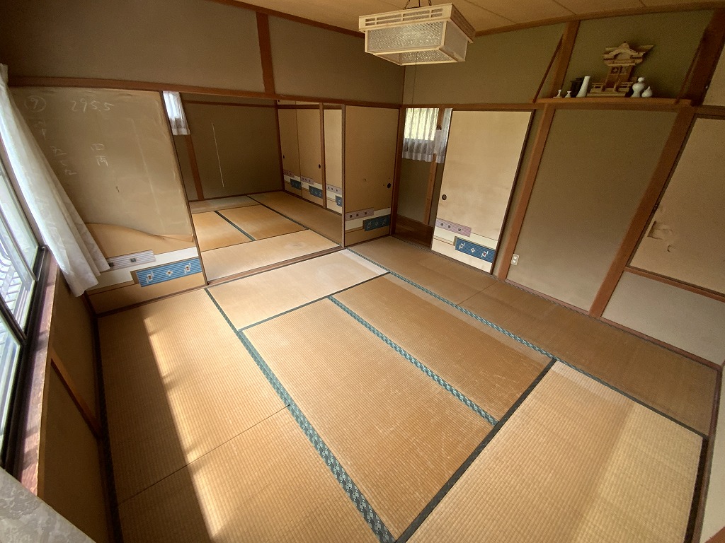 1980s wood house on a large plot in Yamaguchi