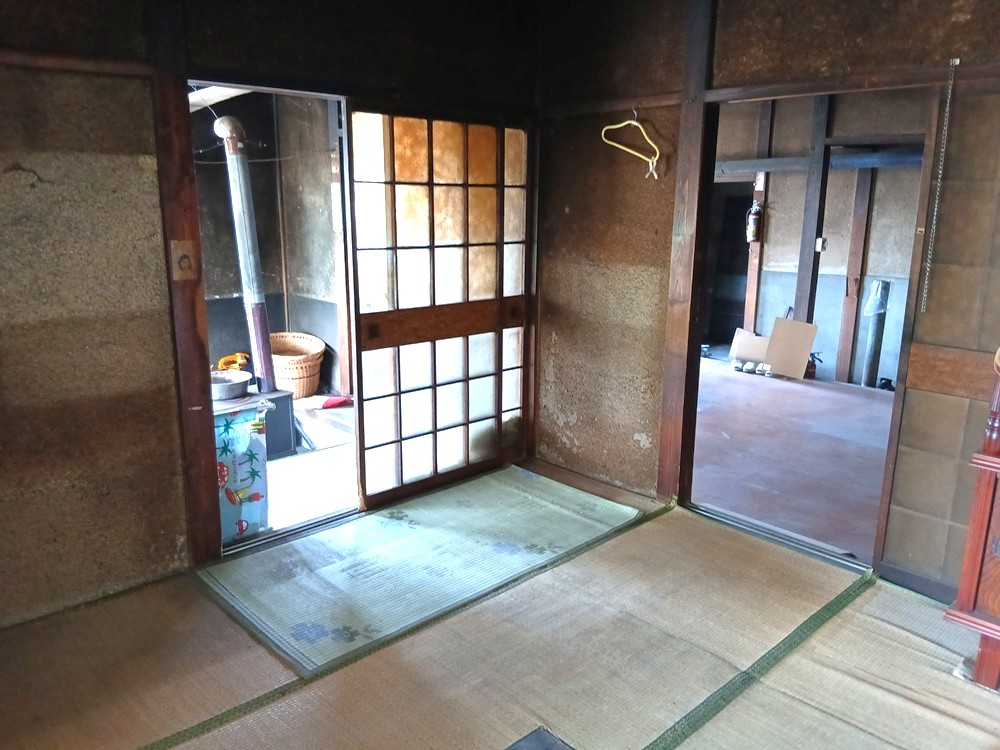 1980s wood house on a large plot in Iwate
