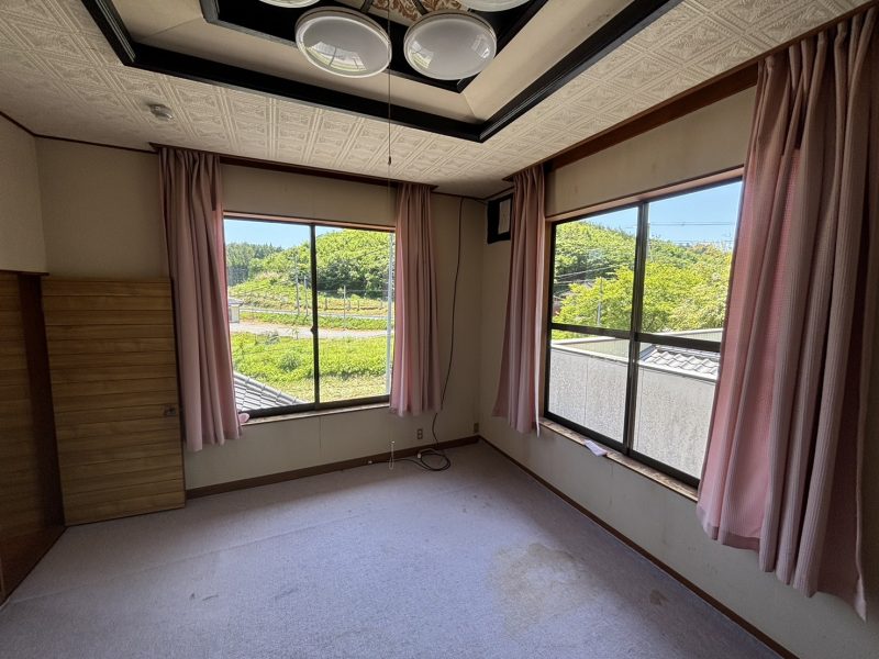 1980s wood house on a large plot in Iwate