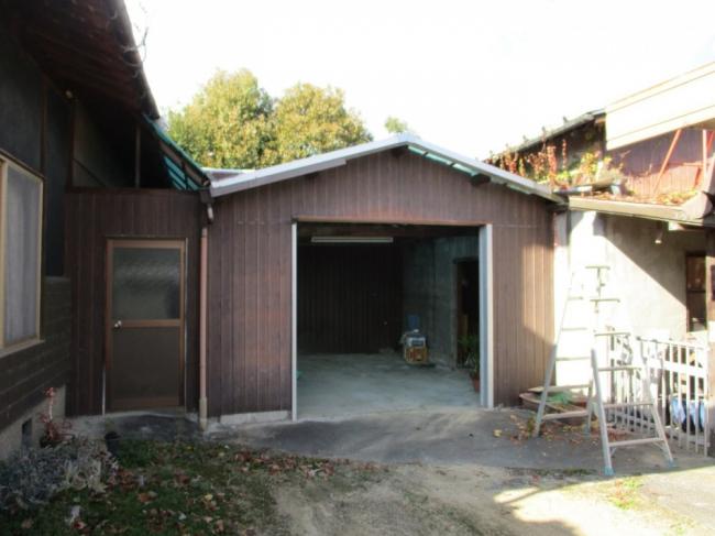 1970s wood house on a large plot in Kagawa