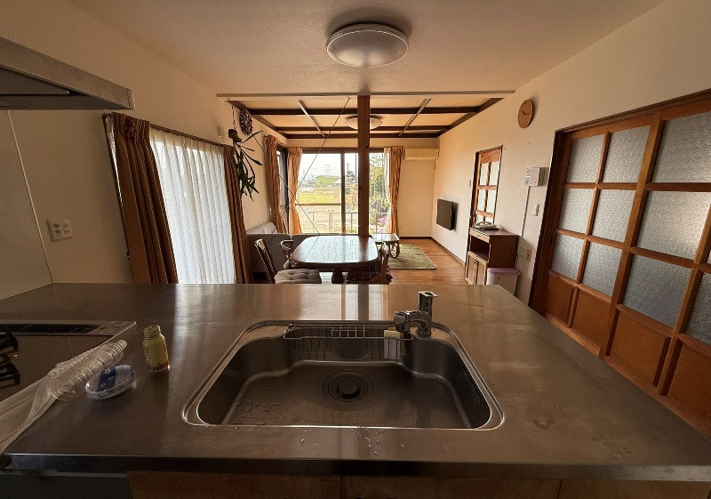 Farmland, office, and storage with spacious traditional home, for creative pursuits