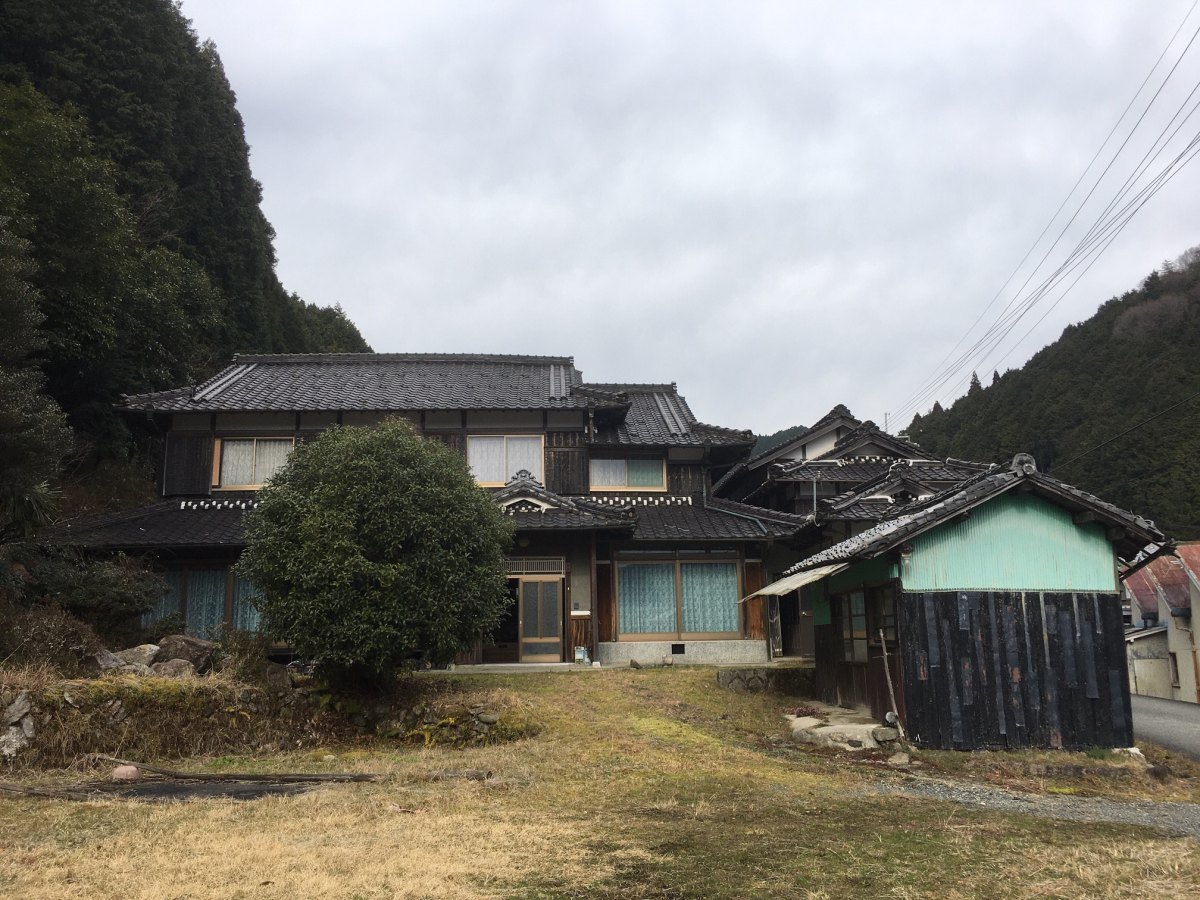 1970s wood house with outbuildings in Hyogo